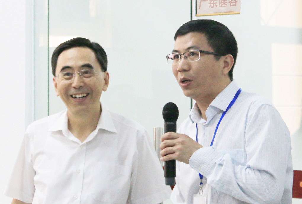 时任广东省省长朱小丹