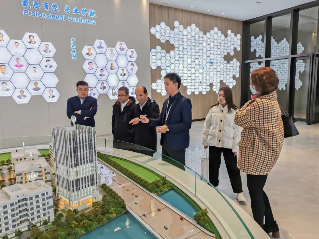 白云区民科园领导一行莅临广东医谷考察交流