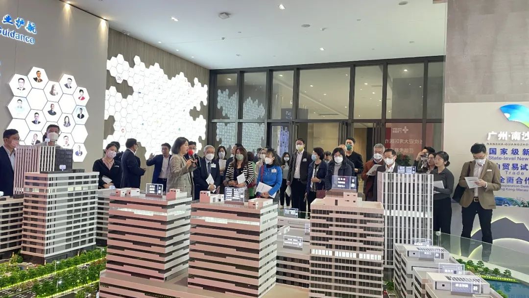 全国政协委员高永文率香港医疗考察团莅临广东医谷考察交流