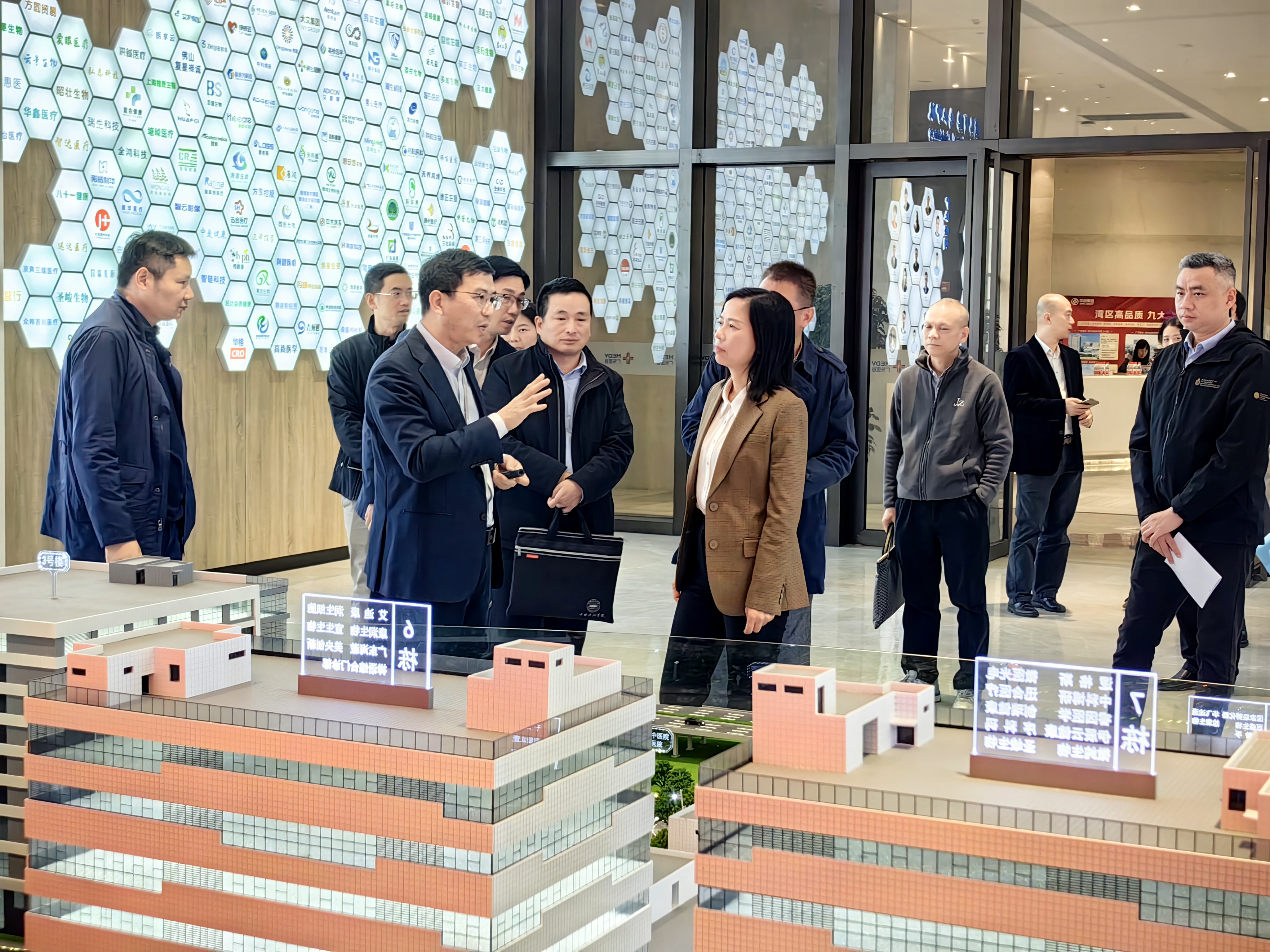 广州市卫生健康委陈斌主任一行莅临广东医谷考察